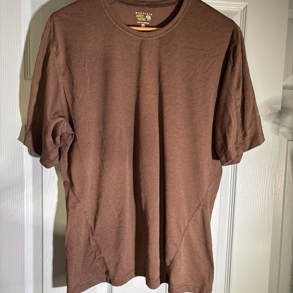 Mountain Hardwear Mens brown T-shirt Size Large  Made in USA Short Sleeve.